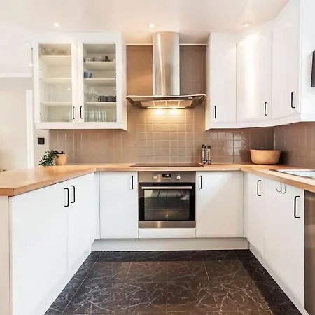 New! Modern Floor In Historic Area! Bergen