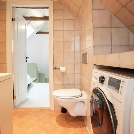 New! Modern Floor In Historic Area! * Bergen