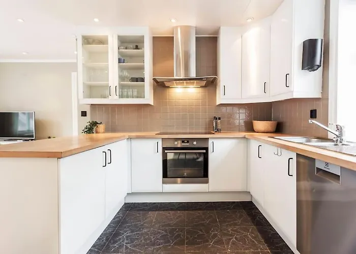 New! Modern Floor In Historic Area! Bergen