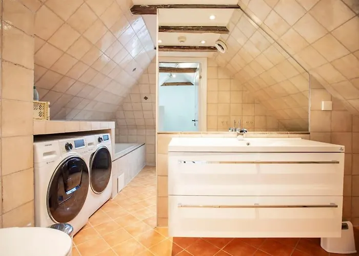 New! Modern Floor In Historic Area! Διαμέρισμα Μπέργκεν