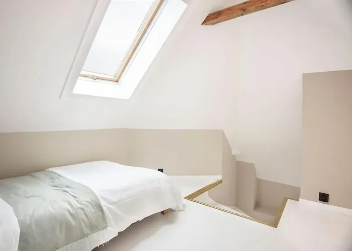 New! Modern Floor In Historic Area!