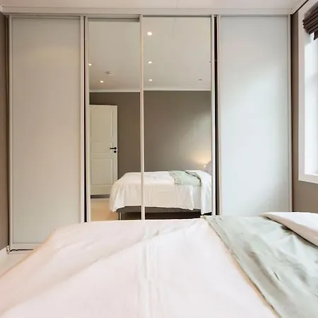 New! Modern Floor In Historic Area! شقة