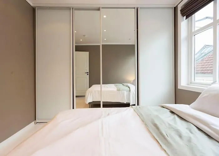 New! Modern Floor In Historic Area! شقة