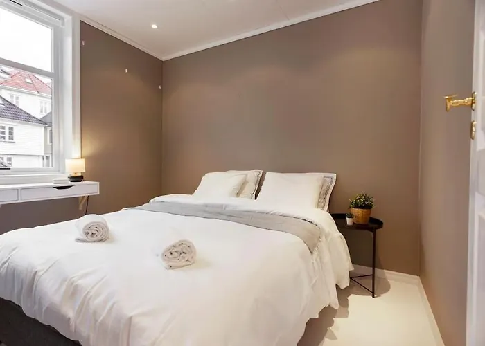 شقة New! Modern Floor In Historic Area! برغن