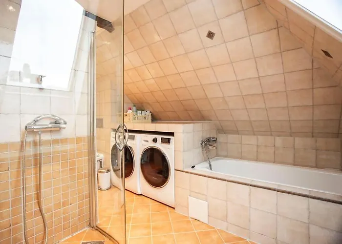 New! Modern Floor In Historic Area! شقة